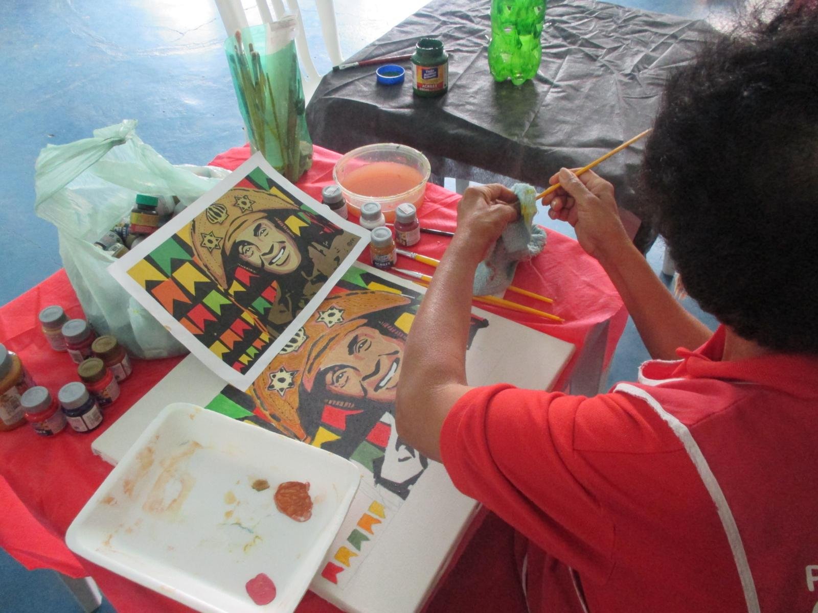 Idoso pintando Luiz Gonzaga